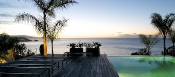 Villa 'Casa Geniol Luxury' with Sea View, Private Pool & Wi-Fi