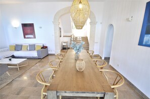 Interior - Villa 'Aurea' with Sea View, Private Pool and Wi-Fi (Cala Mesquida)