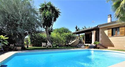 Chalet 'Villa Pep Pomar' with Private Pool, Wi-Fi and Air Conditioning