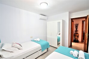 3 bedrooms, iron/ironing board, free WiFi, bed sheets - Chalet 'Villa Pep Pomar' with Private Pool, Wi-Fi and Air Conditioning (PALMA DE MALLORCA)