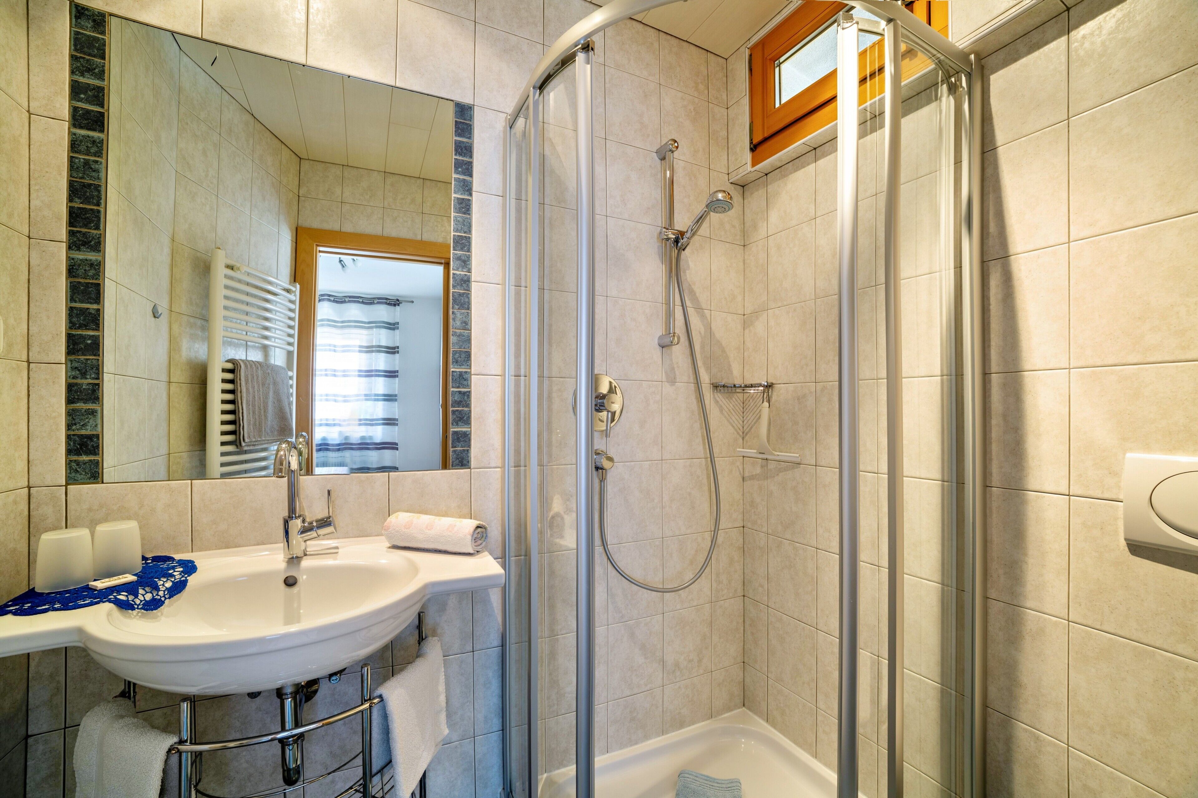 Shower, towels