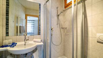 Shower, towels