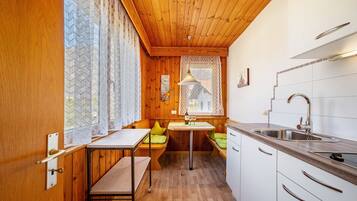 Réfrigérateur, plaque de cuisson, cafetiÚre/bouilloire