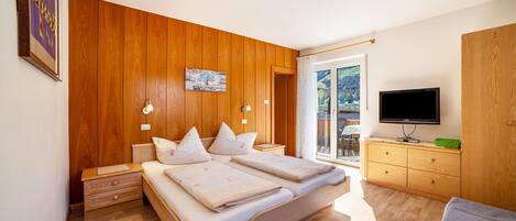 1 bedroom, free WiFi, bed sheets