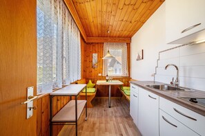 Fridge, stovetop, coffee/tea maker, electric kettle