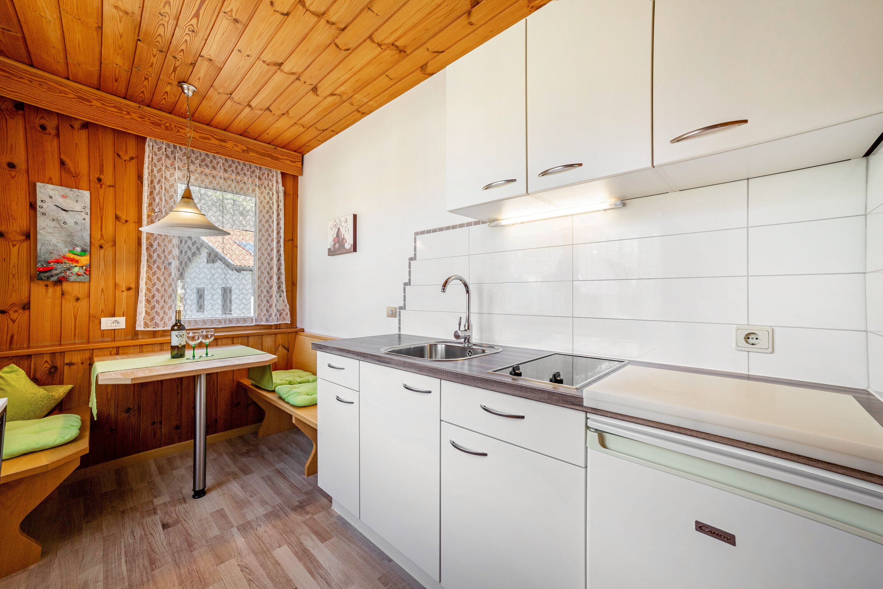 Fridge, stovetop, coffee/tea maker, electric kettle