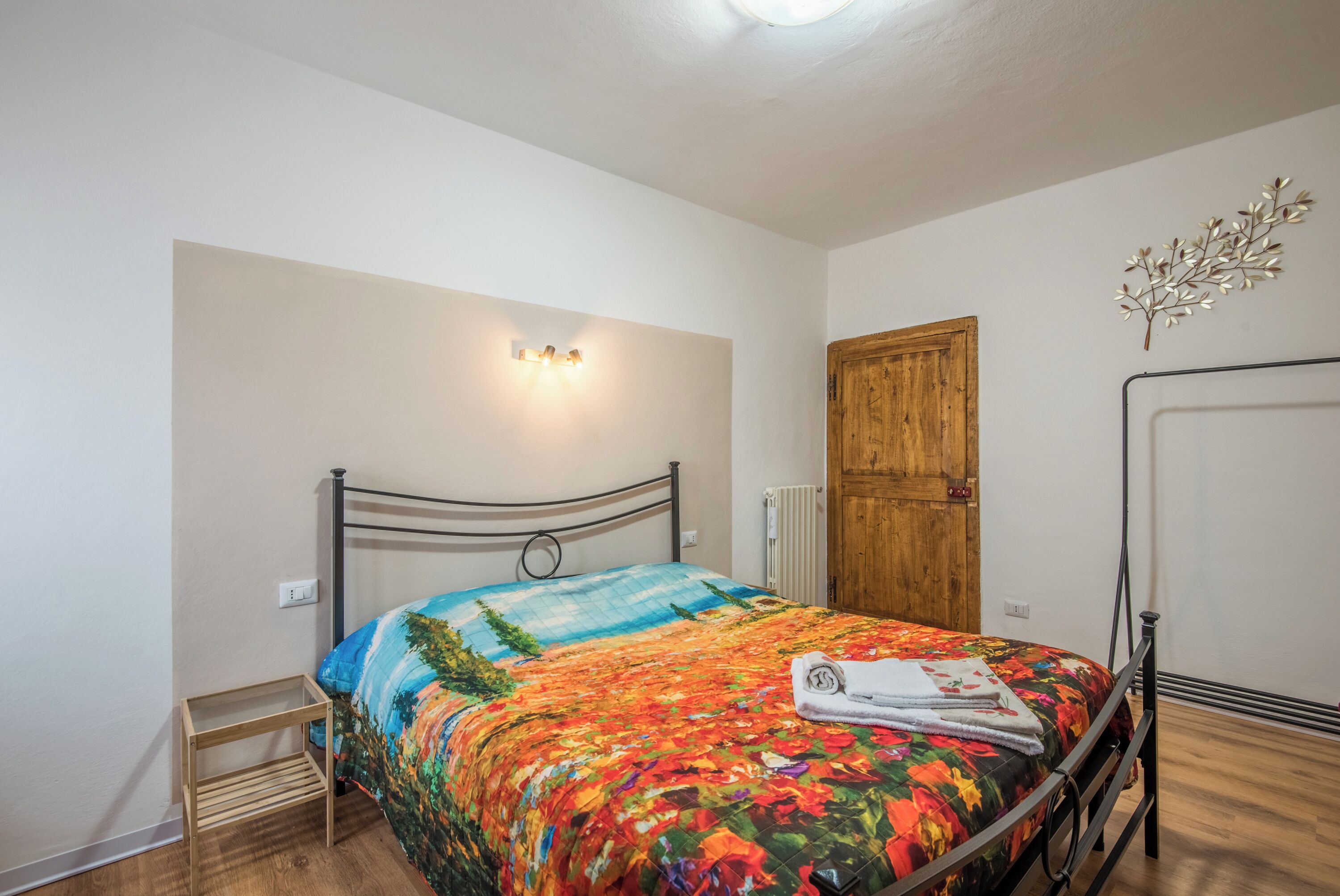 3 室のベッドルーム、WiFi (無料)、ベッドシーツ