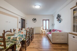 Dining - Holiday Home 'Casa Al Colle Buonconvento' with Wi-Fi (Buonconvento)