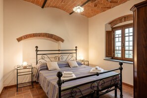 2 bedrooms, free WiFi, bed sheets - Farmhouse 'Agriturismo Fadanelli - La Cantina' with Shared Pool, Shared Garden and Wi-Fi (Lamporecchio)