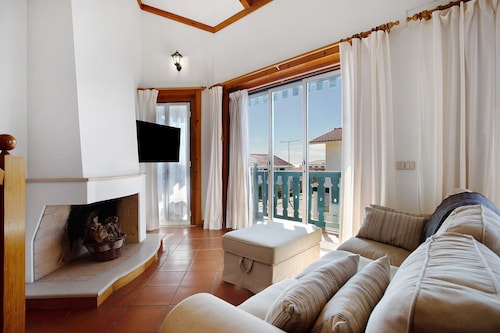 Apartment 'A Casa Da Concha' with Sea View, Balcony and Wi-Fi