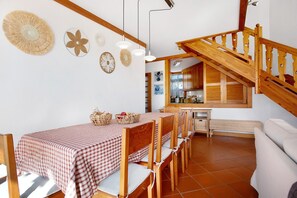 Dining - Apartment 'A Casa Da Concha' with Sea View, Balcony and Wi-Fi (M.nha Grande)
