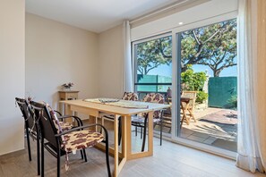 Dining - Holiday Home 'Villa Marina' with Shared Pool, Private Terrace and Air Conditioning (Cambrils)