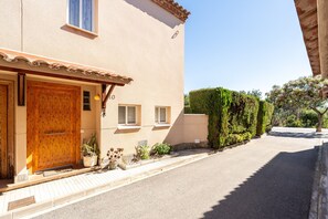 Exterior detail - Holiday Home 'Villa Marina' with Shared Pool, Private Terrace and Air Conditioning (Cambrils)
