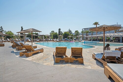 Appartement 'Evripides Family One -bedroom 1' avec piscine partagée, jardin partagé et climatisation