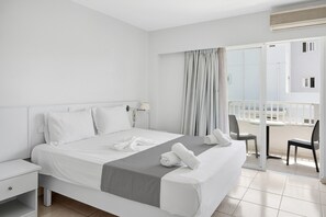 1 bedroom, bed sheets - Apartment 'Evripides Family One -bedroom 2' with Shared Pool, Shared Garden and Air Conditioning (Kardamaina)