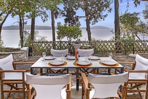 Holiday Home 'The Sea Martin' with Sea View, Wi-Fi and Air Conditioning