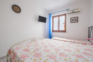 1 habitación, tabla de planchar con plancha, wifi gratis y ropa de cama 