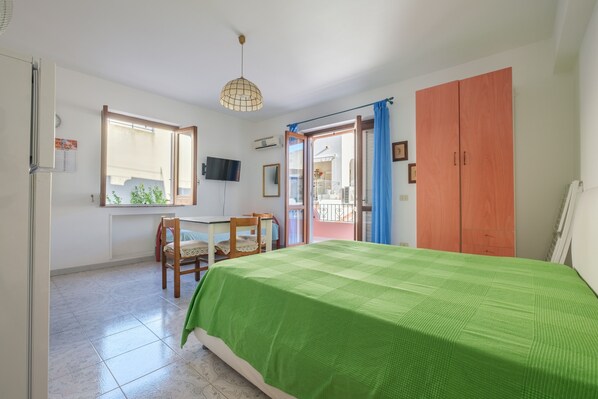 1 bedroom, iron/ironing board, free WiFi, bed sheets