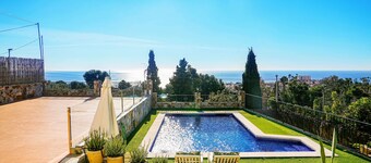 Holiday Home 'Villa Mar' with Sea Views, Private Pool and Wi-Fi