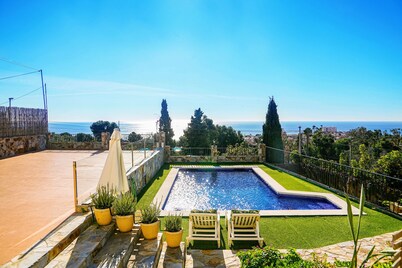 Holiday Home 'Villa Mar' with Sea Views, Private Pool and Wi-Fi