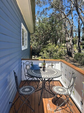 Outdoor dining - Nellie’s Cottage - delightful boutique mountains cottage (Katoomba)