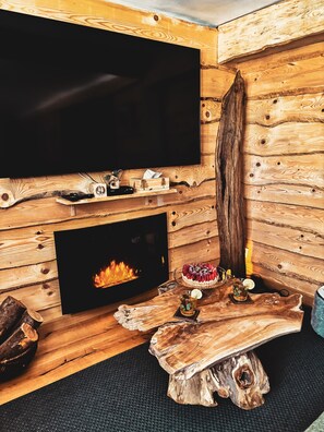 Interior - Apartment 'La Cabane De Marie' with Mountain Views (La Bollène-Vésubie)