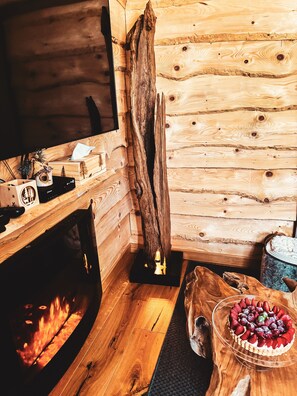 Interior - Apartment 'La Cabane De Marie' with Mountain Views (La Bollène-Vésubie)