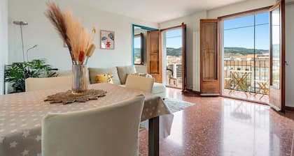 Apartment 'Encantador Loft' with Mountain View, Wi-Fi and Air Conditioning