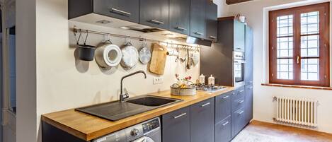 Réfrigérateur, four, plaque de cuisson, lave-vaisselle