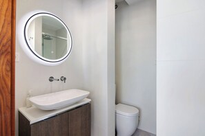 تجهيزات دش، مجففات شعر، مناشف