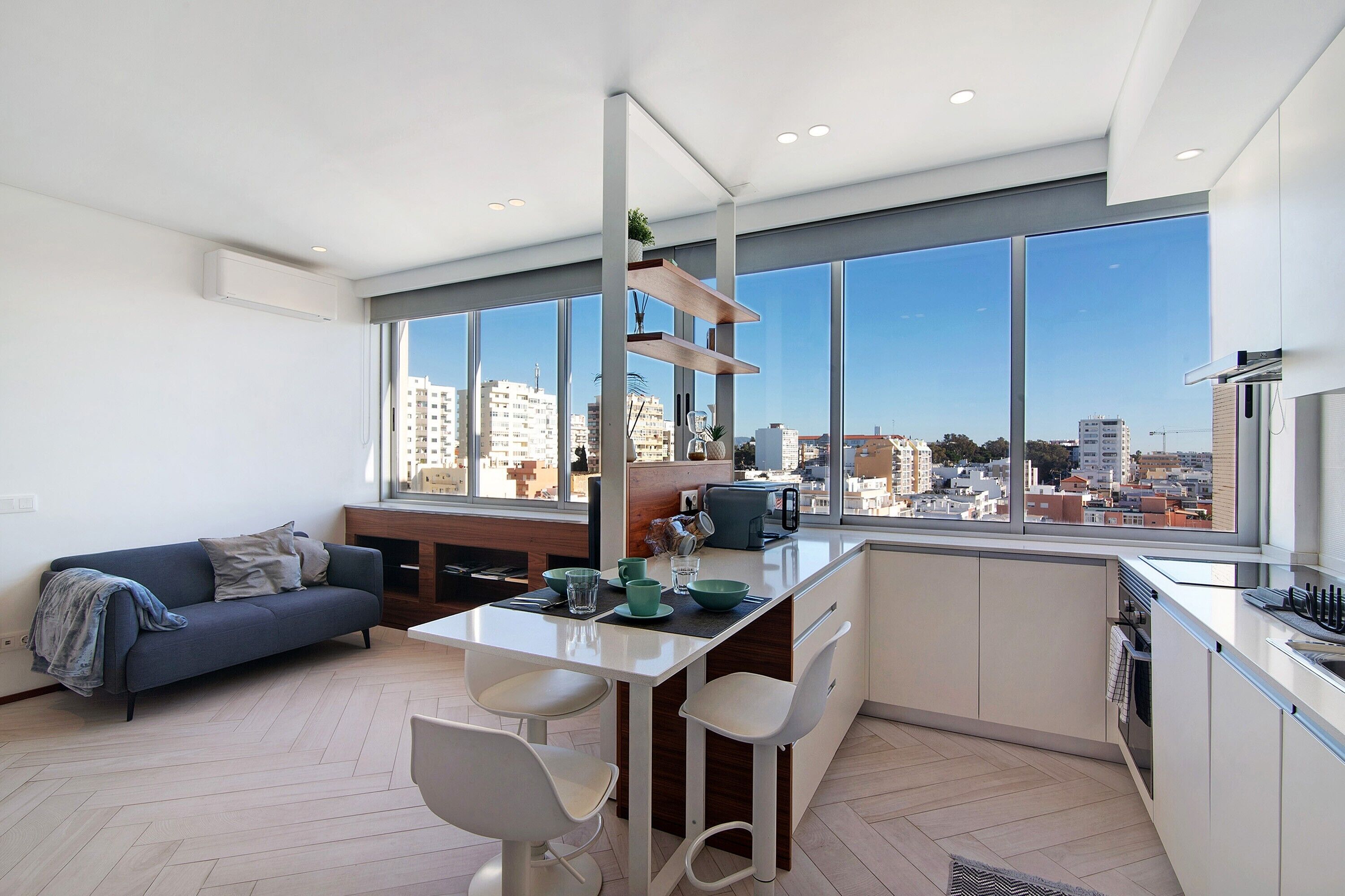 Kylskåp, mikrovågsugn, ugn och spishäll