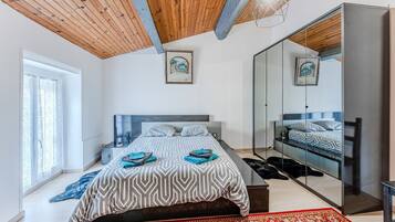 2 makuuhuonetta, silitysrauta/-lauta, ilmainen Wi-Fi, vuodevaatteet