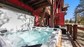Condo (2 Bedrooms) | Property amenity