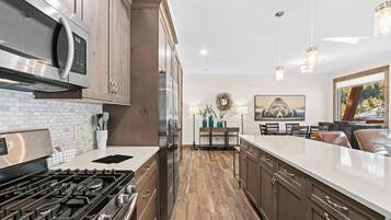 Condo (2 Bedrooms) | Property amenity