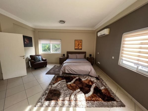 3 bedrooms, iron/ironing board, WiFi, bed sheets