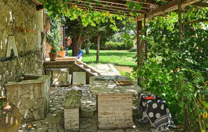 Outdoor dining - Cozy home in Canino with WiFi (Canino)