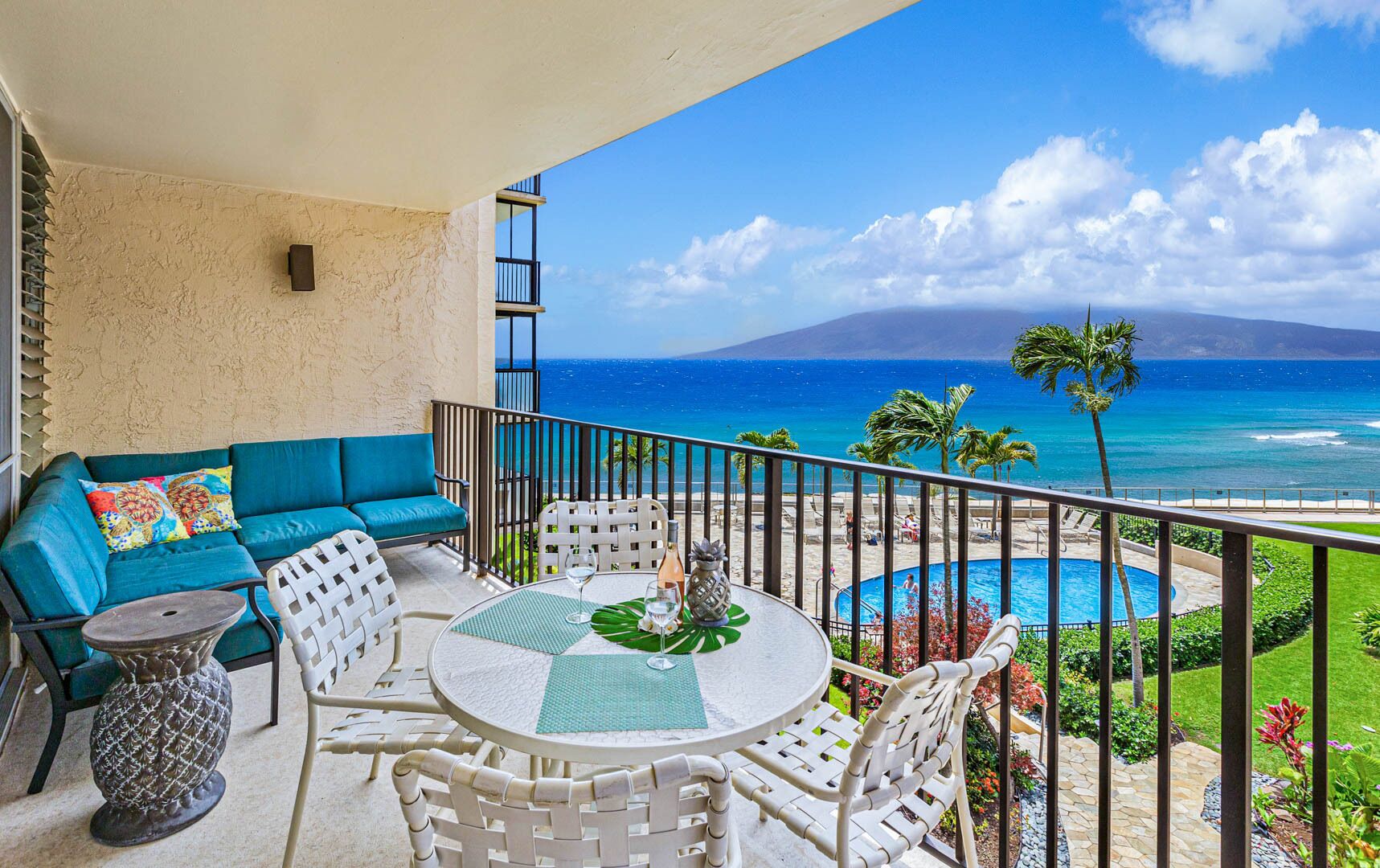 Oceanview Maui condo! Sleeps 6 with pool access!