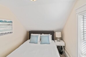 2 bedrooms, desk, iron/ironing board, free WiFi