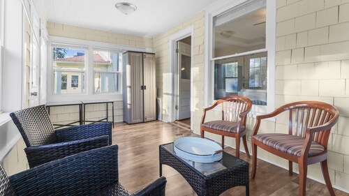 Families Come Stay DT Libertyville near Naval Base