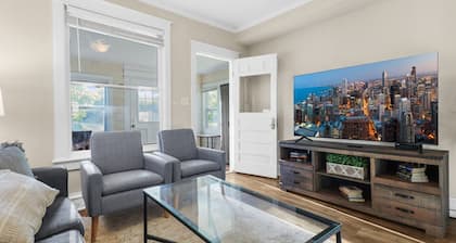 Families Come Stay DT Libertyville near Naval Base