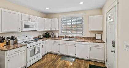 Families Come Stay DT Libertyville near Naval Base