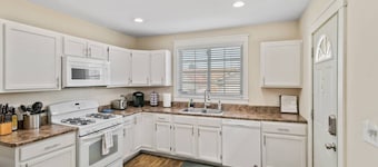 Families Come Stay DT Libertyville near Naval Base