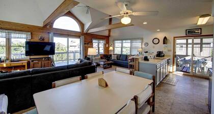 Oceanside, Steps to the Beach, Screened in Porch, Ocean and Sound Views