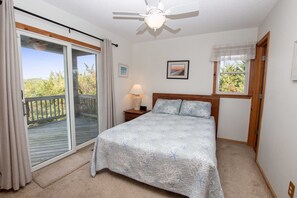 3 slaapkamers, een strijkplank/strijkijzer, wifi, beddengoed