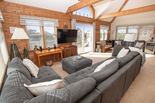 Oceanside, Steps to the Beach, Screened in Porch, Ocean and Sound Views