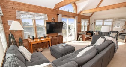 Oceanside, Steps to the Beach, Screened in Porch, Ocean and Sound Views