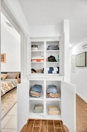 3 室のベッドルーム、デスク、アイロン / アイロン台、WiFi