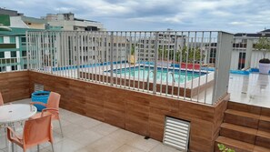 Outdoor dining - Cobertura Duplex com Piscina e Vista a 200m da Praia da Dunas, Acomoda ate 12! (Braga Cabo Frio)