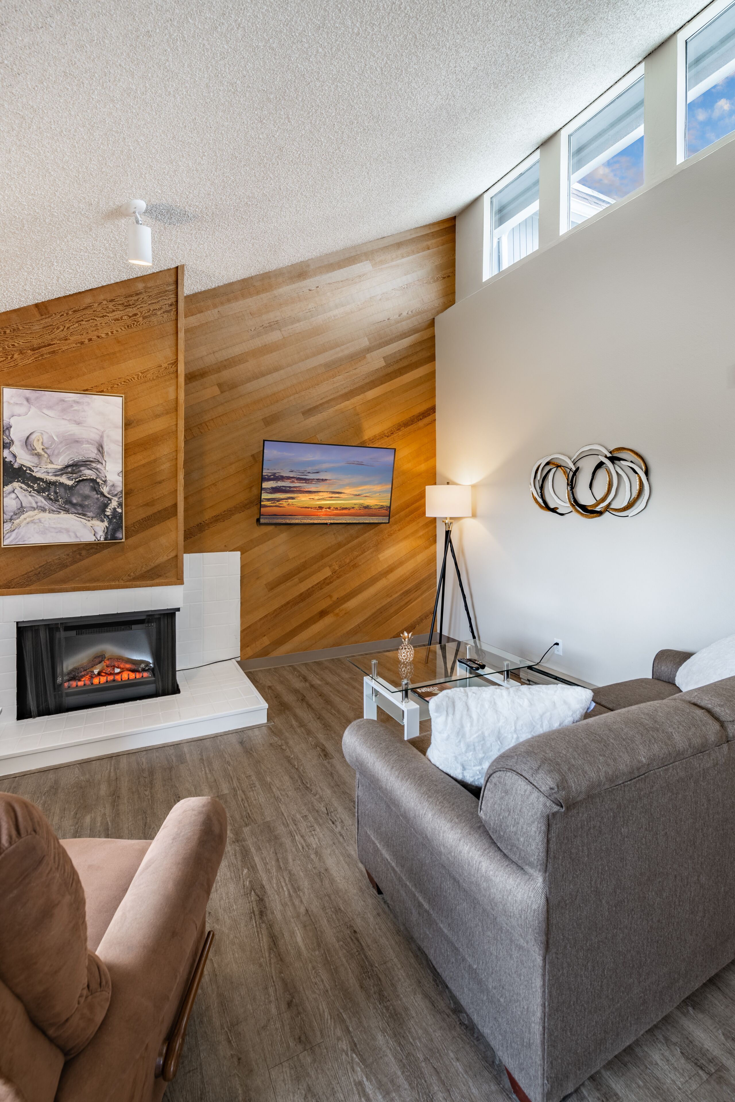 Smart TV, fireplace