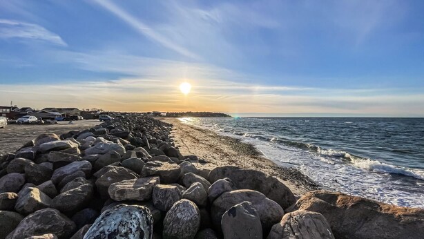 A rocky shoreline with a sunset in the background. - 3 bedroom gorgeous home in Gilleleje (Gilleleje)